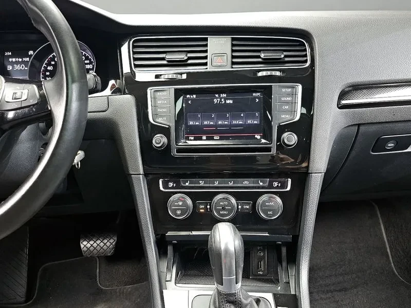 VW Golf 2.0 TDI, снимка 14 - Автомобили и джипове - 54300694