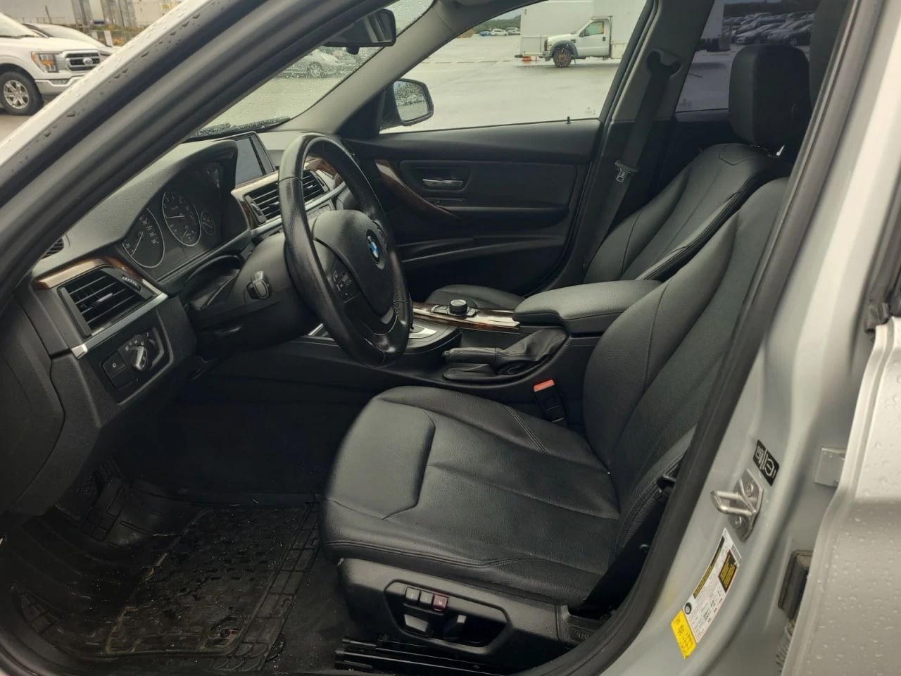 BMW 320 CARFAX* АВТОФИНАНСИРАНЕ БЕЗ ПЪРВОНАЧАЛНА ВНОСКА - изображение 5