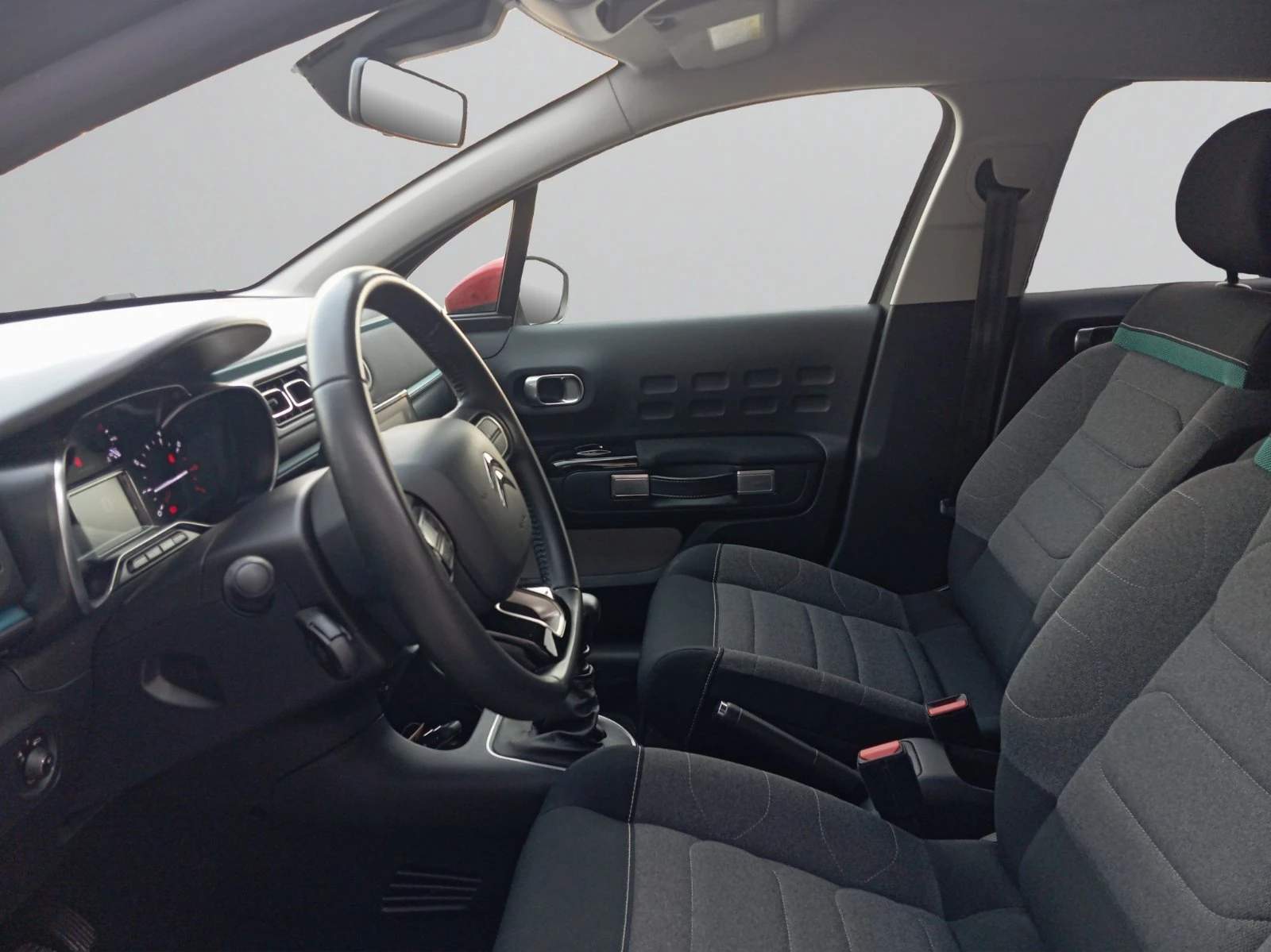 Citroen C3 SHINE PureTech 110 S&S BVM6 E6.4 - изображение 9