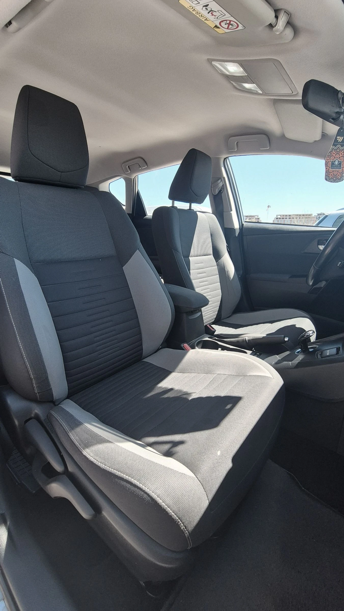 Toyota Auris, снимка 9 - Автомобили и джипове - 54110243