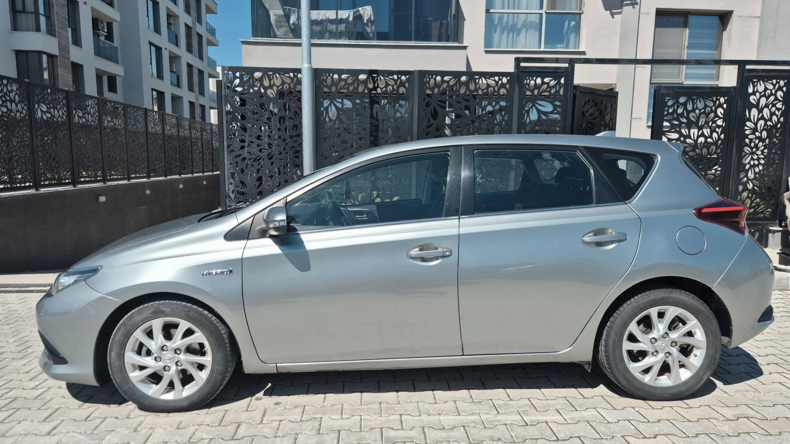 Toyota Auris, снимка 4 - Автомобили и джипове - 54110243