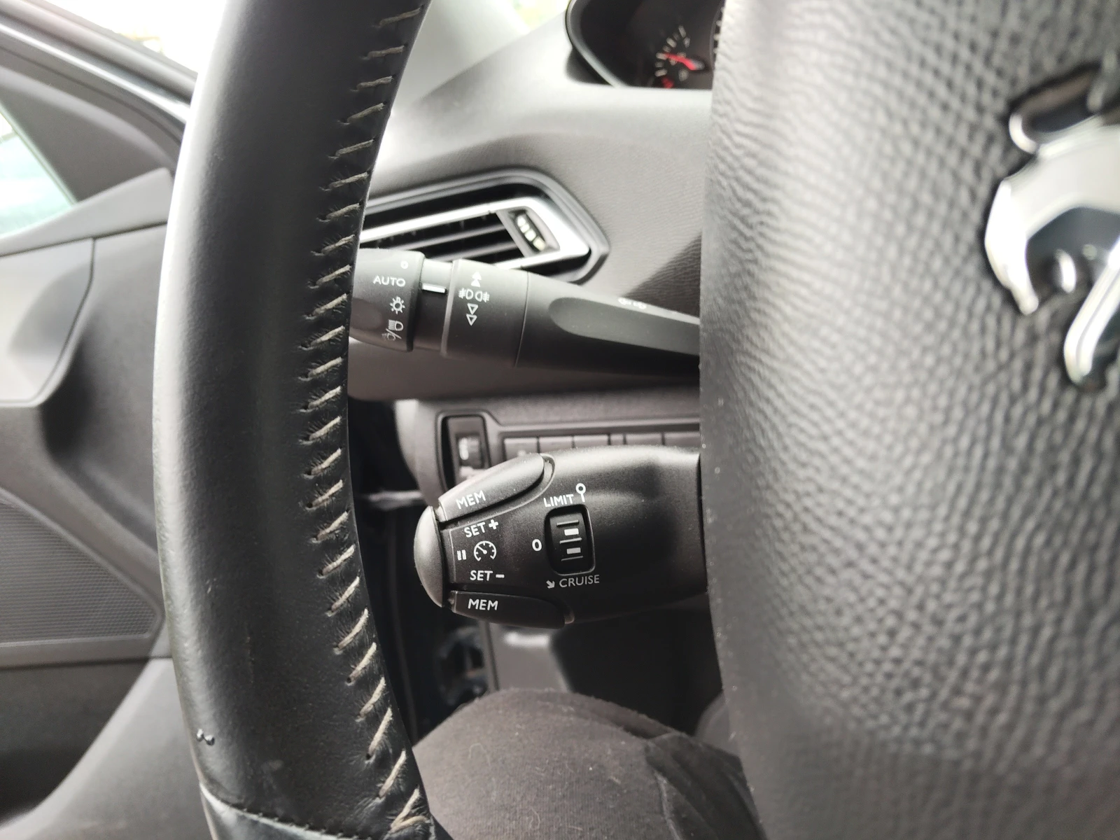 Peugeot 308 1, 6d 120ps AUTOMATIC, снимка 13 - Автомобили и джипове - 54626910