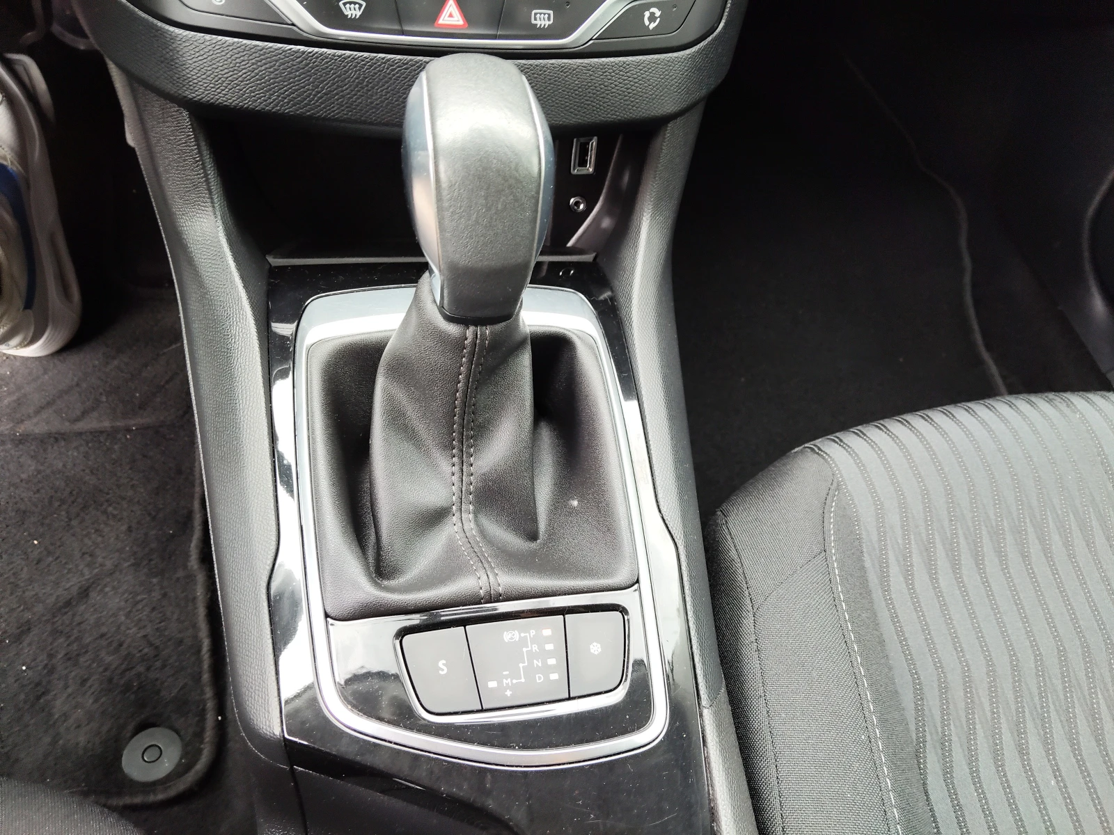 Peugeot 308 1, 6d 120ps AUTOMATIC, снимка 12 - Автомобили и джипове - 54626910
