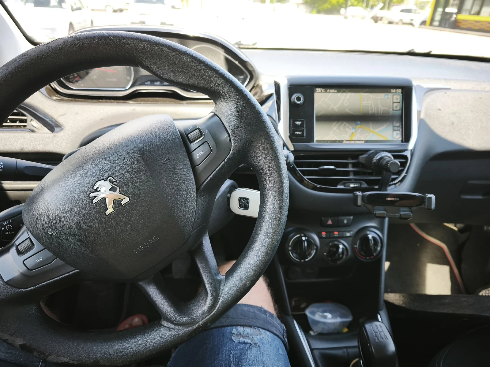 Peugeot 208 1.6 hdi, снимка 7 - Автомобили и джипове - 55218458