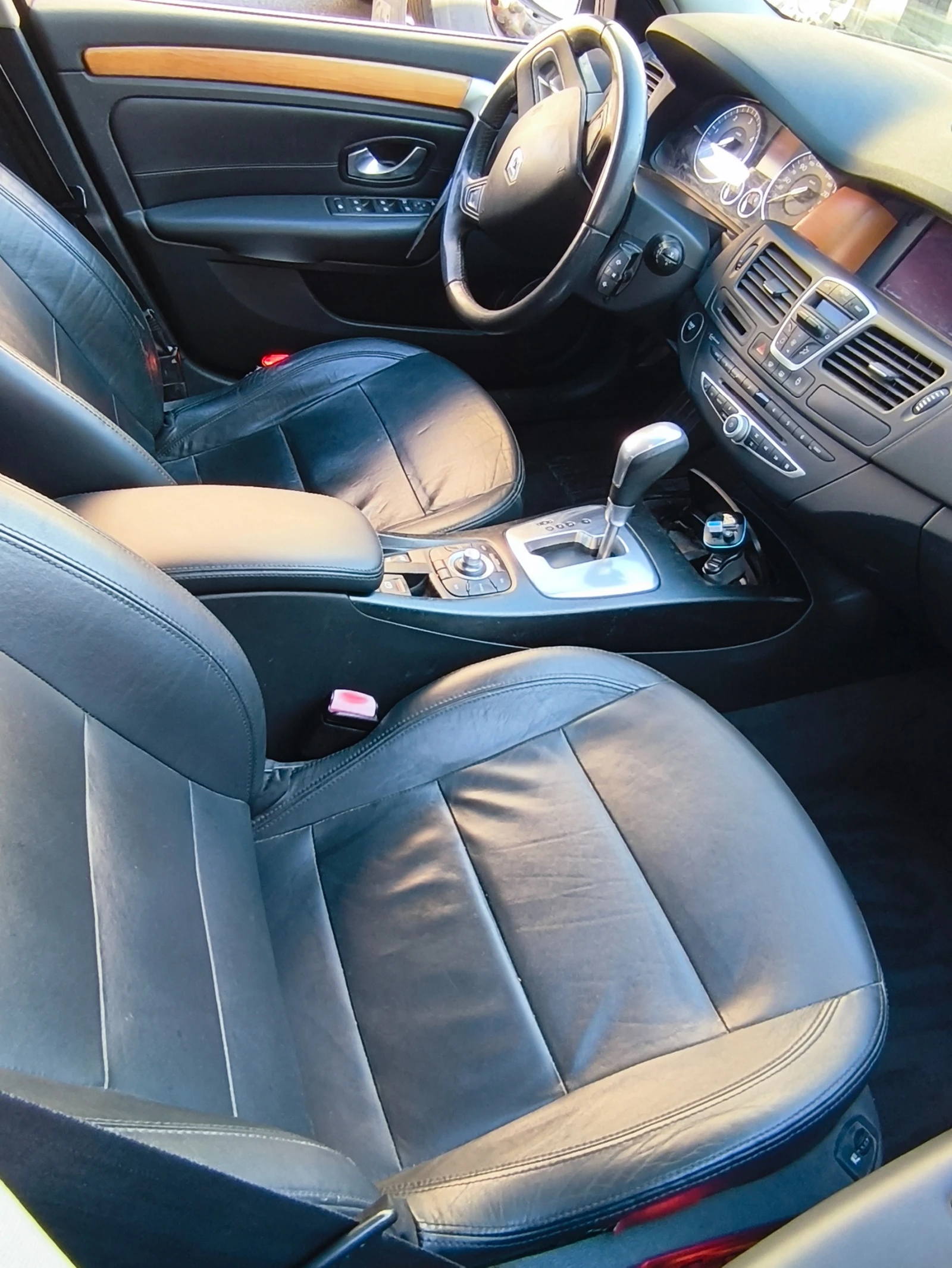 Renault Laguna 3, снимка 14 - Автомобили и джипове - 55508909