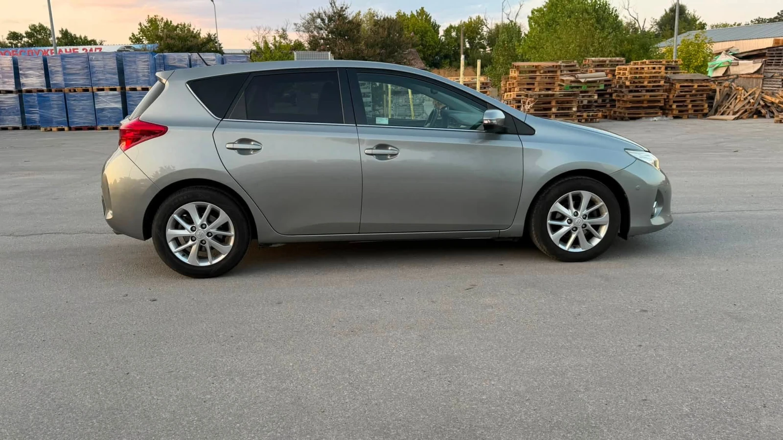 Toyota Auris 1.6 БЕНЗИН  EURO5, снимка 3 - Автомобили и джипове - 55546439