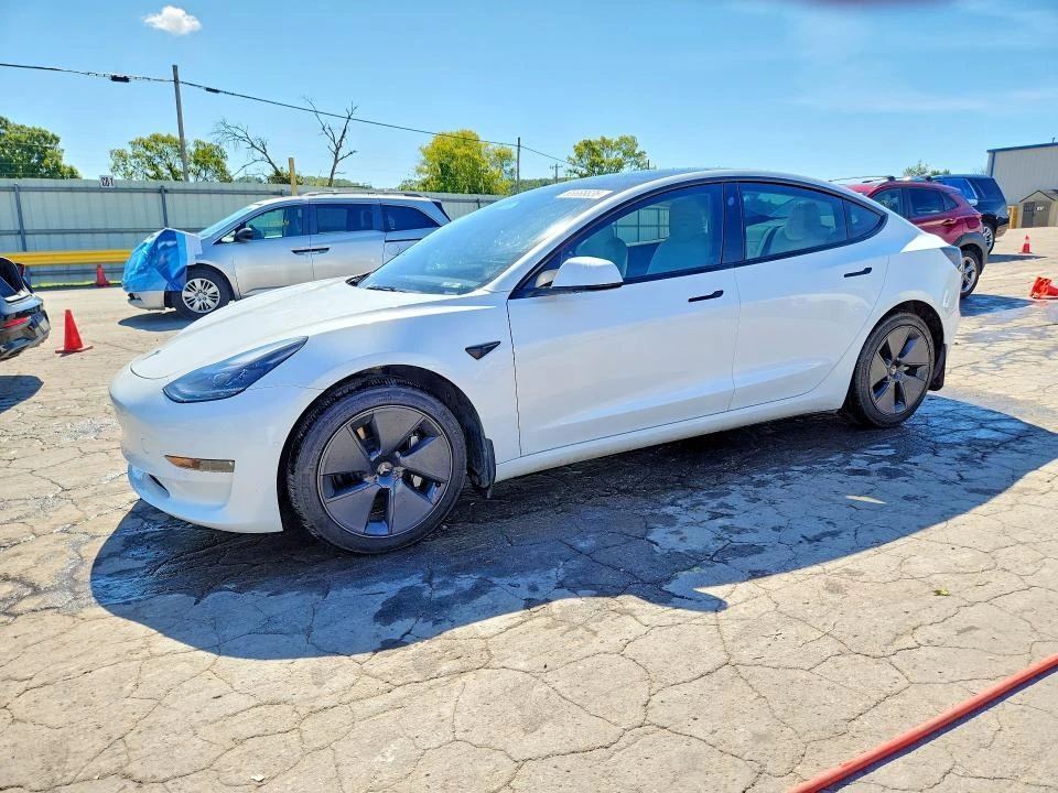 Tesla Model 3 Long Range/ Застраховател / Carfax