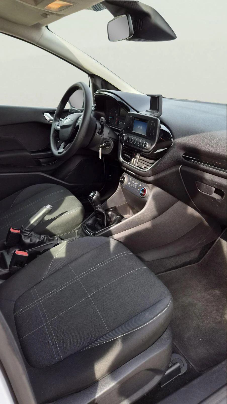 Ford Fiesta 1.1, снимка 11 - Автомобили и джипове - 56301156