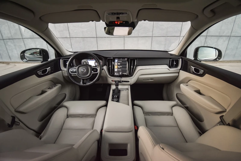 Volvo XC60 D4 INSCRIPTION| POLESTAR| harmon/kardon| Head-Up, снимка 9 - Автомобили и джипове - 51195632