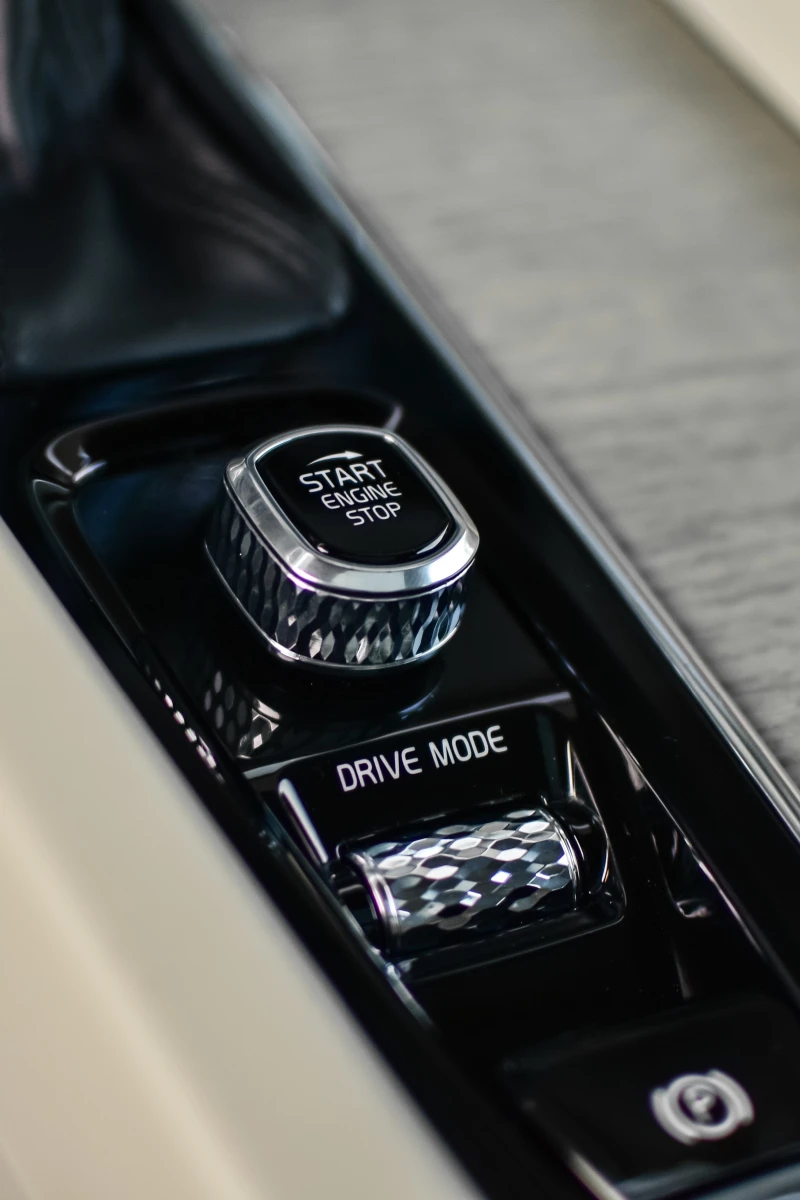 Volvo XC60 D4 INSCRIPTION| POLESTAR| harmon/kardon| Head-Up, снимка 13 - Автомобили и джипове - 51195632