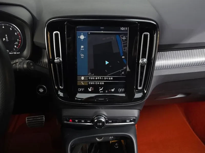 Volvo XC40 T4 R-Design, снимка 13 - Автомобили и джипове - 55090101