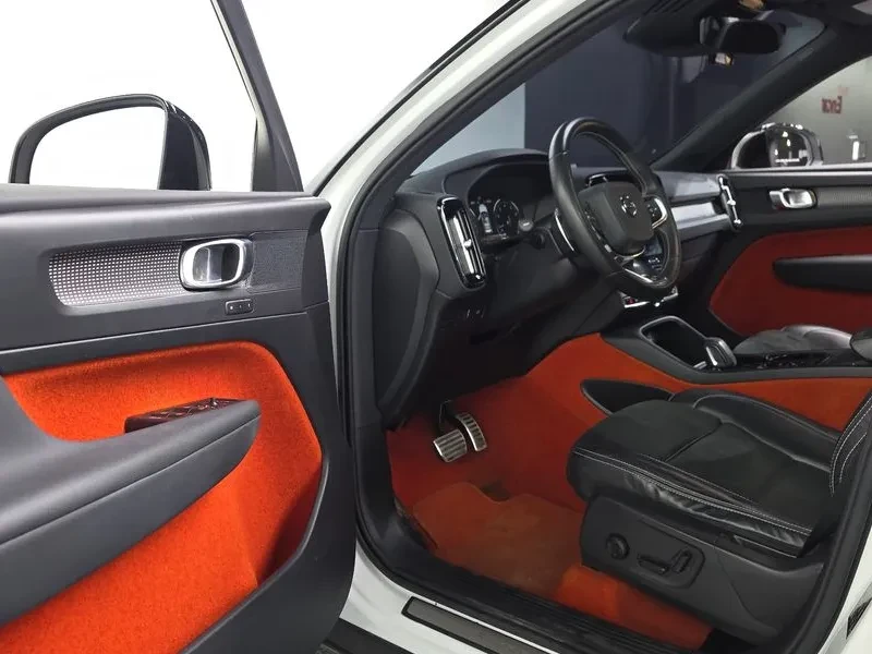 Volvo XC40 T4 R-Design, снимка 9 - Автомобили и джипове - 55090101