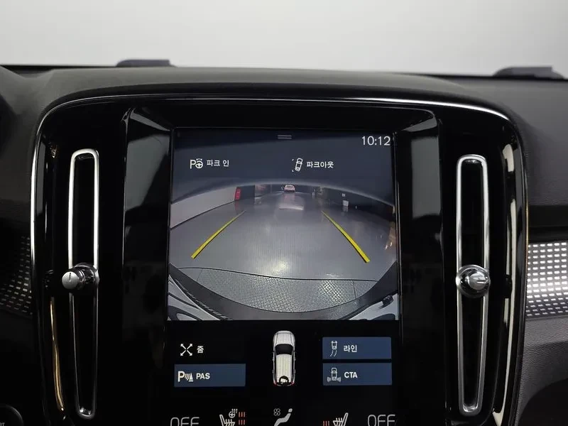 Volvo XC40 T4 R-Design, снимка 14 - Автомобили и джипове - 55090101