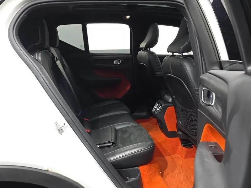 Volvo XC40 T4 R-Design, снимка 11 - Автомобили и джипове - 55090101