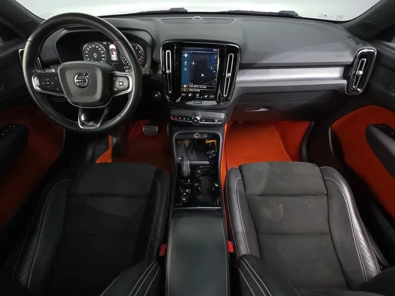 Volvo XC40 T4 R-Design, снимка 6 - Автомобили и джипове - 55090101