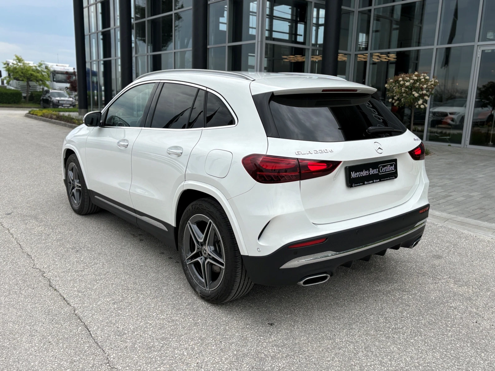Mercedes-Benz GLA 220 d 4MATIC, снимка 4 - Автомобили и джипове - 53369554