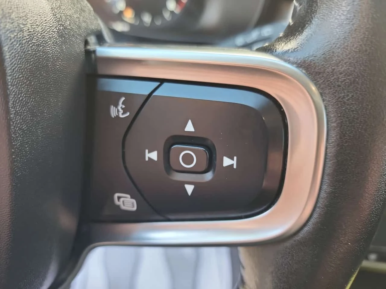 Volvo XC40 * T4 AWD Momentum * CARFAX * ������ * NAVI | Mobile.bg � ����������� 15