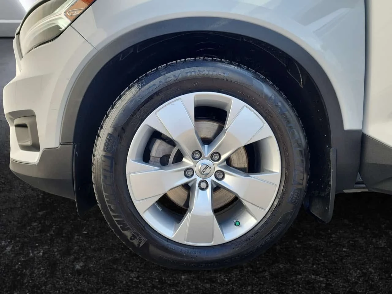 Volvo XC40 * T4 AWD Momentum * CARFAX * КАМЕРА * NAVI - изображение 7