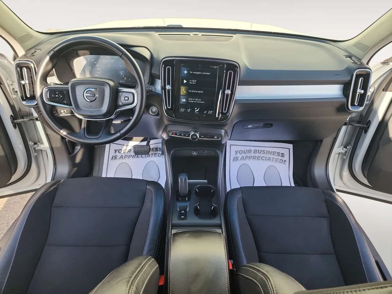 Volvo XC40 * T4 AWD Momentum * CARFAX * КАМЕРА * NAVI - изображение 9