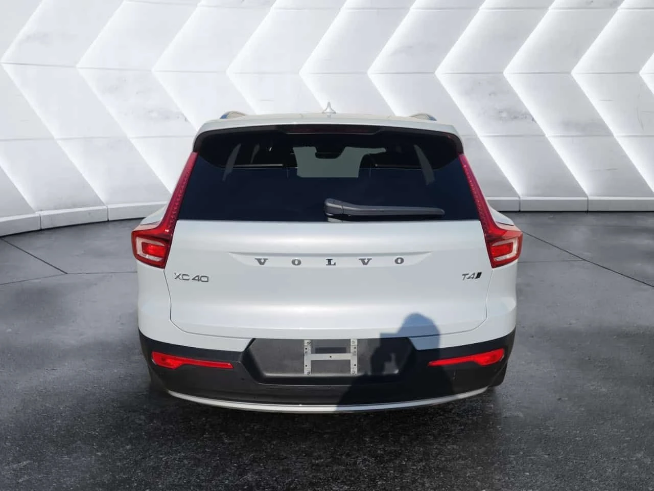 Volvo XC40 * T4 AWD Momentum * CARFAX * КАМЕРА * NAVI - изображение 4