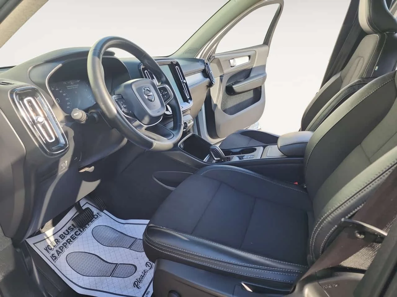 Volvo XC40 * T4 AWD Momentum * CARFAX * КАМЕРА * NAVI - изображение 5