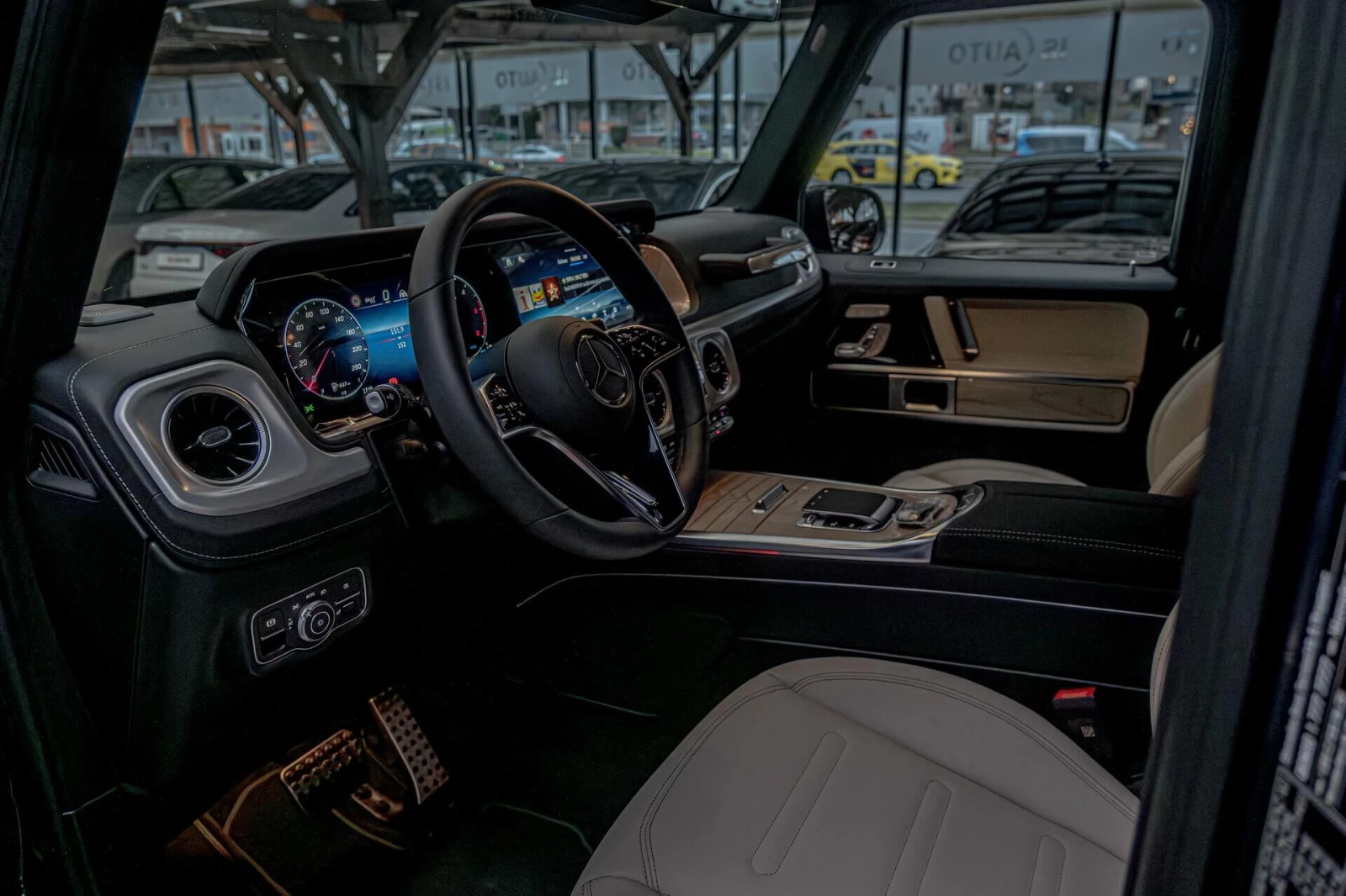 Mercedes-Benz G 450 Exclusive Line/MBUX/Ambient/Камера 360/Memory, снимка 7 - Автомобили и джипове - 53953327