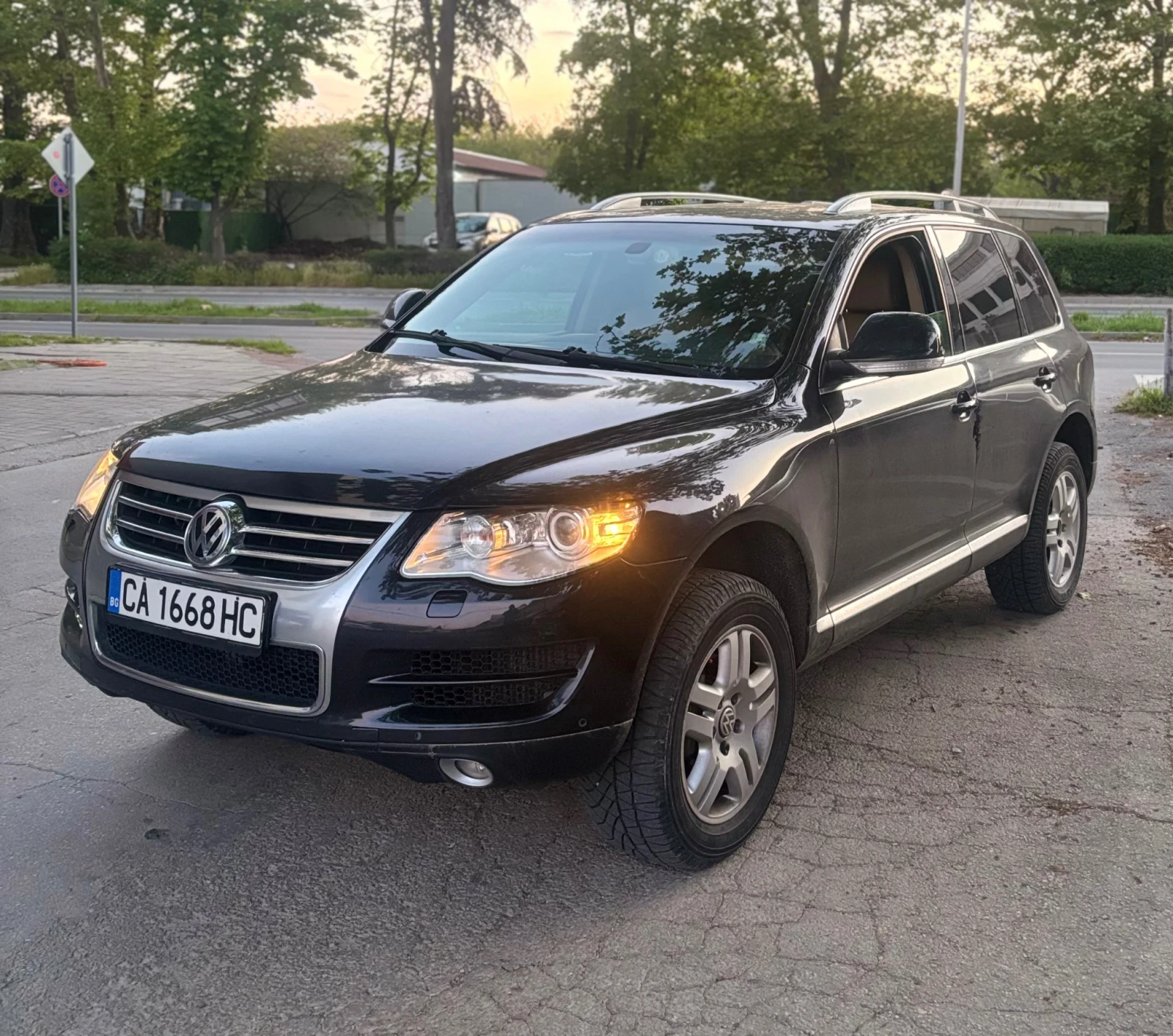 VW Touareg, снимка 2 - Автомобили и джипове - 54556365
