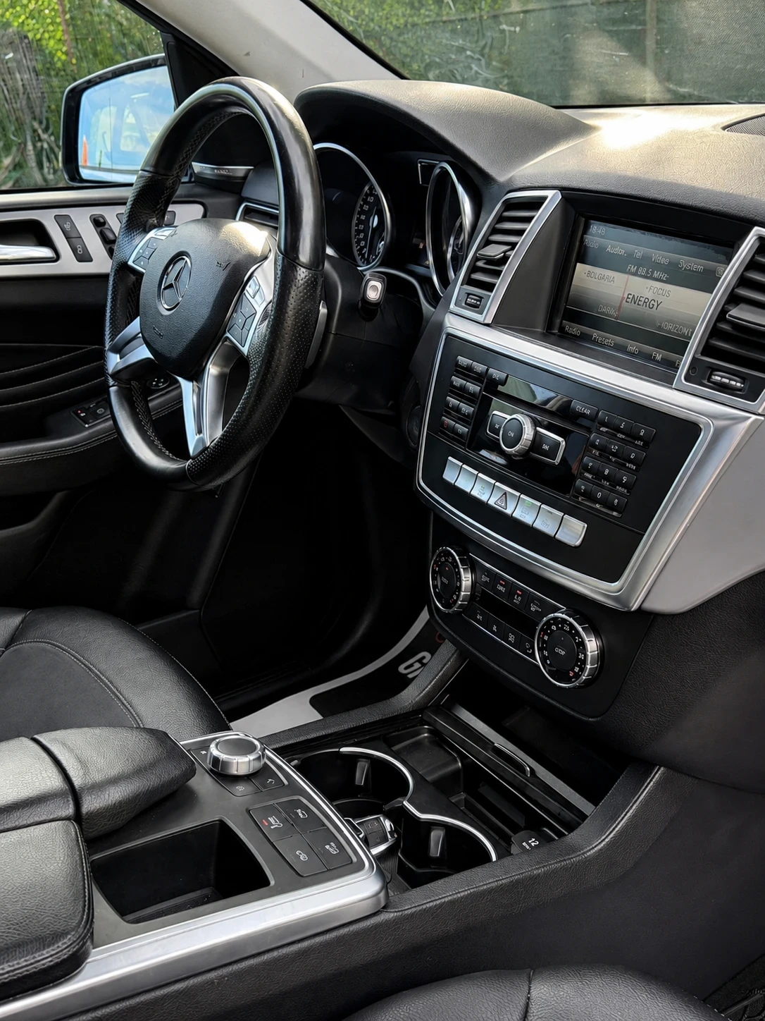 Mercedes-Benz ML 350 AMG EDITION| PANO| LED| CAMERA| TOP| ЛИЗИНГ, снимка 11 - Автомобили и джипове - 54921038