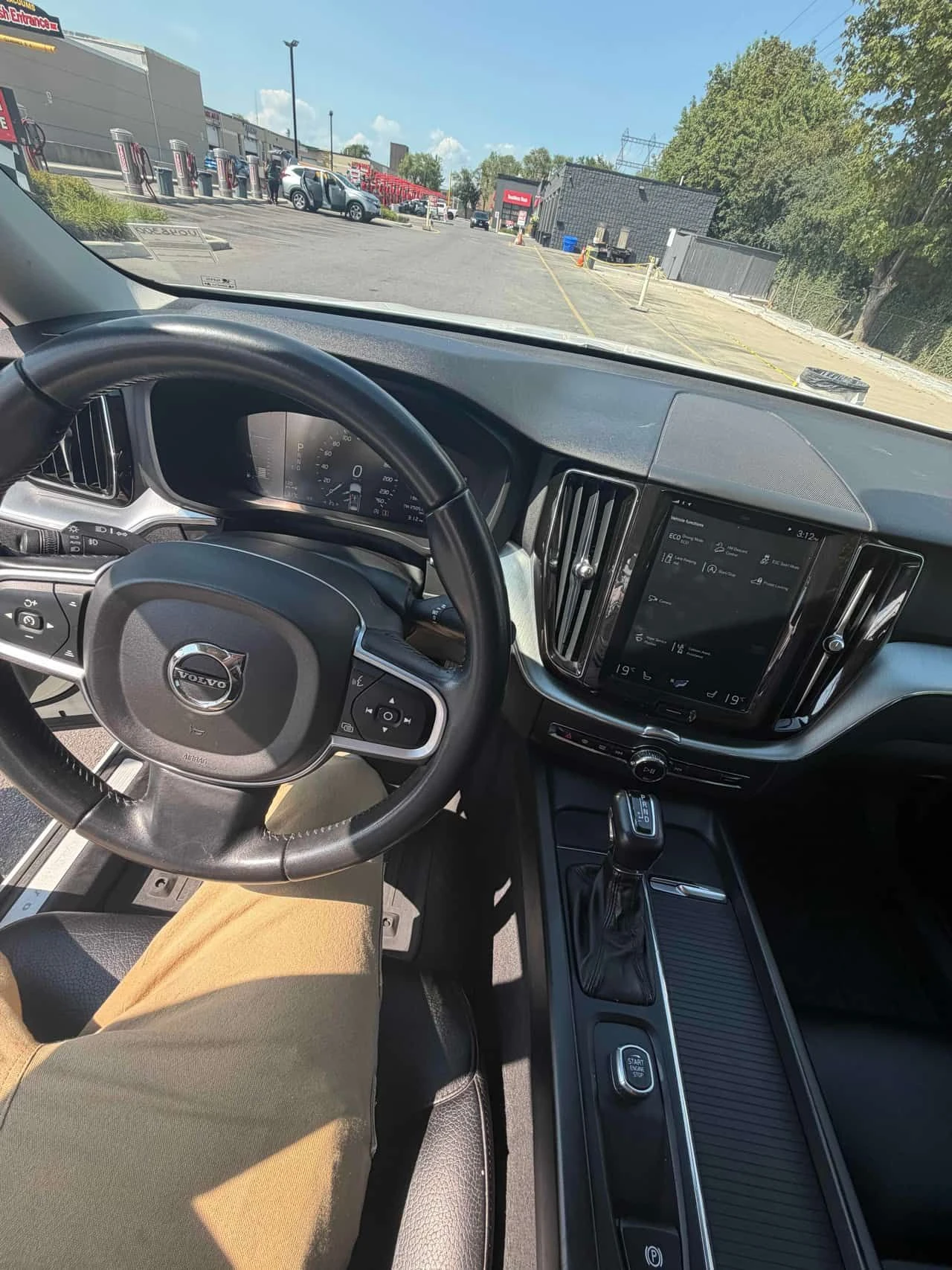 Volvo XC60 * Momentum * CARFAX * БЕЗ ПЪРВОНАЧАЛНА ВНОСКА, снимка 9 - Автомобили и джипове - 55670485