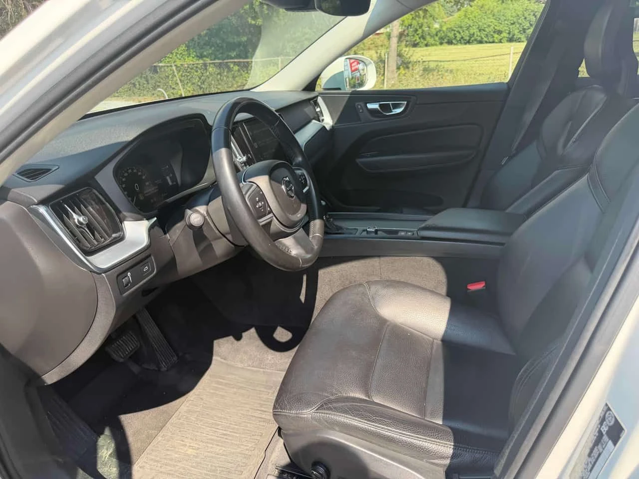 Volvo XC60 * Momentum * CARFAX * БЕЗ ПЪРВОНАЧАЛНА ВНОСКА, снимка 5 - Автомобили и джипове - 55670485