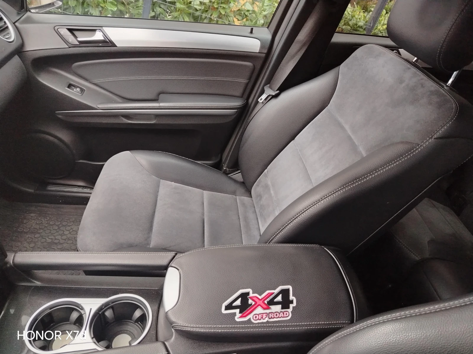 Mercedes-Benz ML 320, снимка 9 - Автомобили и джипове - 56666344