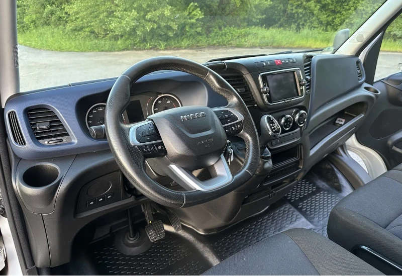 Iveco 35S18 3.0L* HI-MATIC* ВРАТИ* 4.40m* LED* ВЪЗ.ВЪЗГЛАВНИЦ, снимка 11 - Бусове и автобуси - 50198668