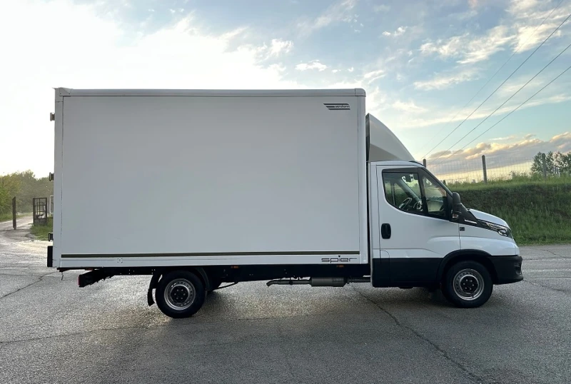 Iveco 35S18 3.0L* HI-MATIC* ВРАТИ* 4.40m* LED* ВЪЗ.ВЪЗГЛАВНИЦ, снимка 4 - Бусове и автобуси - 50198668
