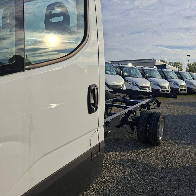 Iveco Daily ЧИСТО НОВИ/ШАСИ/ГАРАНЦИЯ/МЕЖДУОСИЕ 4.10 И 3.75, снимка 4 - Бусове и автобуси - 51906440