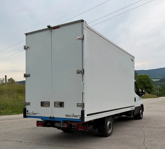 Iveco 35S18 3.0L* HI-MATIC* ВРАТИ* 4.40m* LED* ВЪЗГЛАВНИЦИ, снимка 6 - Бусове и автобуси - 50198668