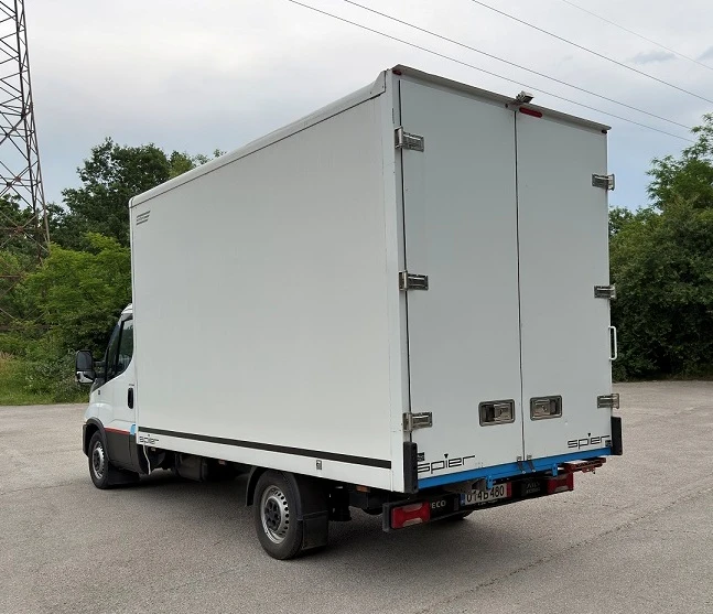 Iveco 35S18 3.0L* HI-MATIC* ВРАТИ* 4.40m* LED* ВЪЗГЛАВНИЦИ, снимка 5 - Бусове и автобуси - 50198668
