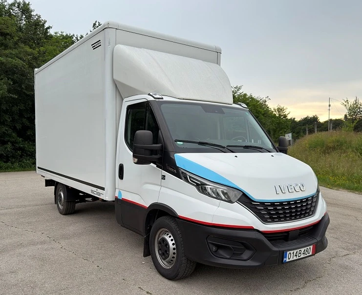 Iveco 35S18 3.0L* HI-MATIC* ВРАТИ* 4.40m* LED* ВЪЗГЛАВНИЦИ, снимка 2 - Бусове и автобуси - 50198668