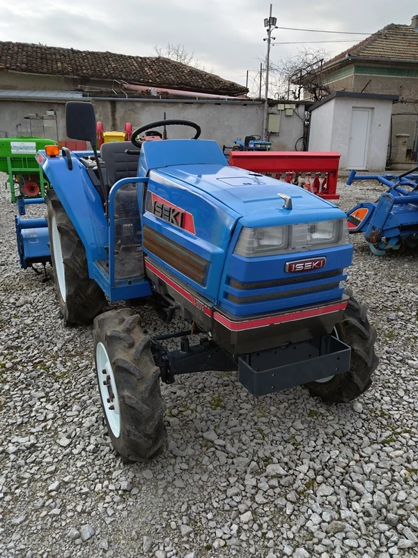 Трактор ISEKI TA227 22к.с. 4WD с фреза ДЖЕЙ ТРЕЙДИНГ, снимка 2 - Селскостопанска техника - 23524986