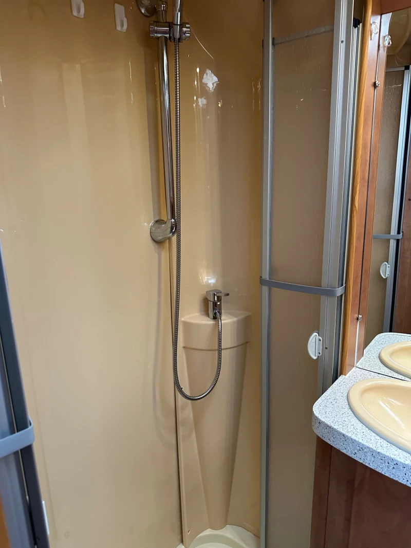 Кемпер Carthago C-line, снимка 16 - Каравани и кемпери - 50934643