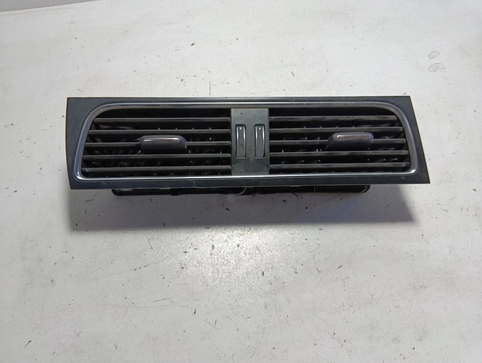 духалка средна 8T1820951D Audi A4