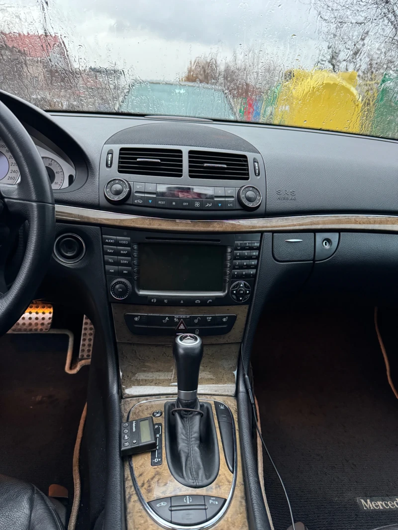 Mercedes-Benz E 320, снимка 9 - Автомобили и джипове - 48177642