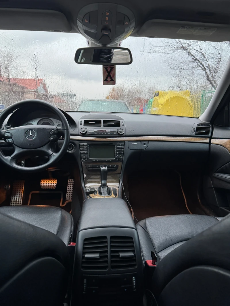 Mercedes-Benz E 320, снимка 12 - Автомобили и джипове - 48177642