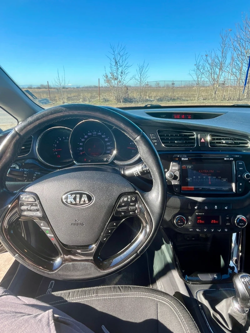 Kia Ceed 1.6 CRDI, снимка 10 - Автомобили и джипове - 48731309