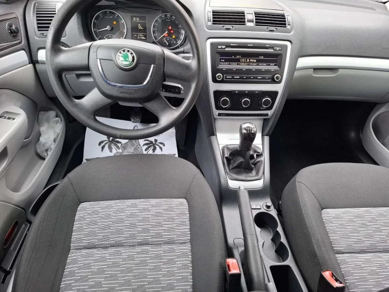 Skoda Octavia 2.0i, снимка 8 - Автомобили и джипове - 48781834