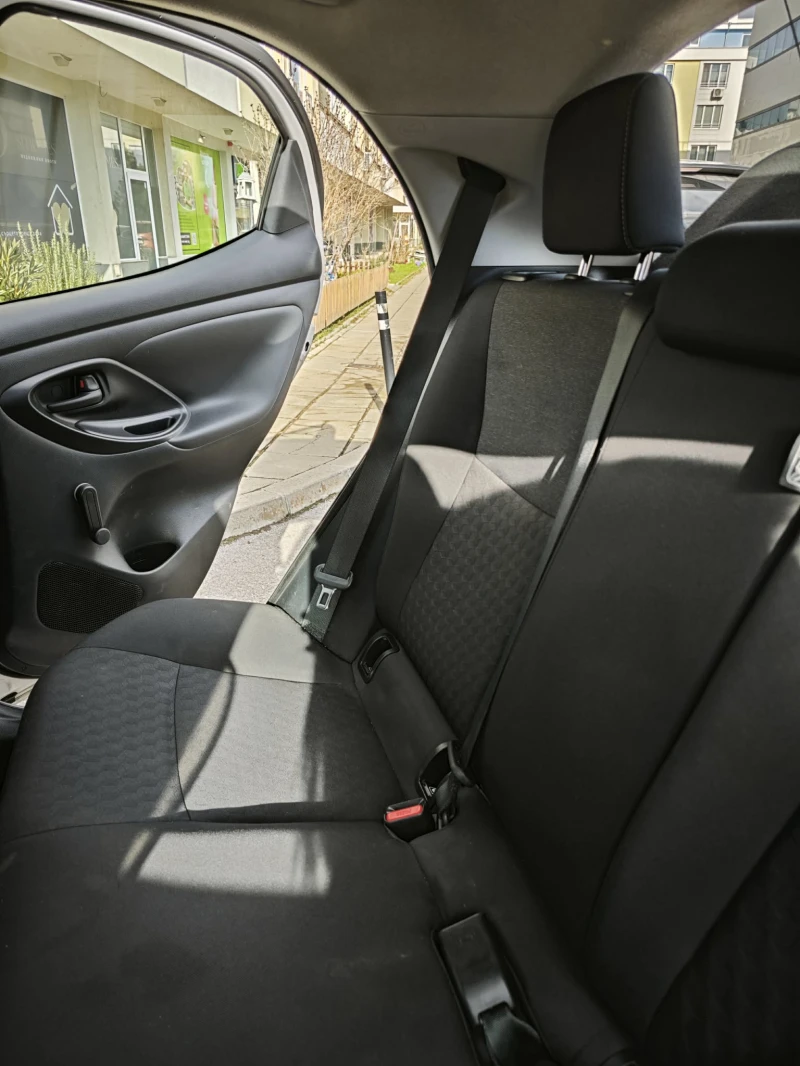 Toyota Yaris, снимка 15 - Автомобили и джипове - 53075872