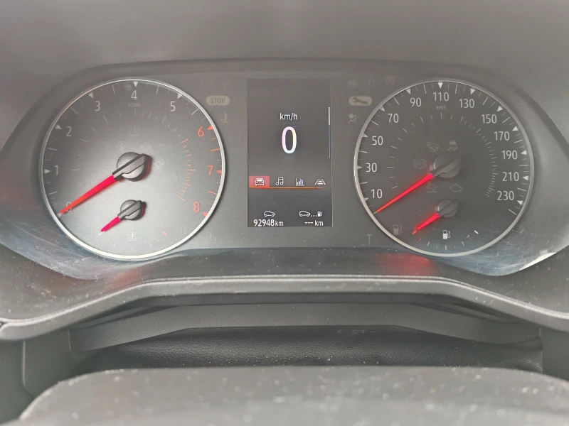 Renault Clio 999Евро за получаване, 1.0TCe автоматик, снимка 11 - Автомобили и джипове - 53229578