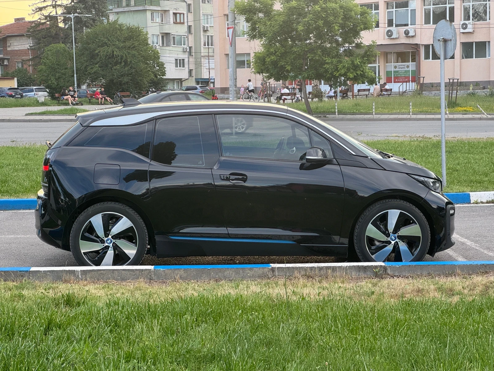 BMW i3 120Ah/Термопомпа/Голяма Навигация/Камера/Led/, снимка 3 - Автомобили и джипове - 44167480