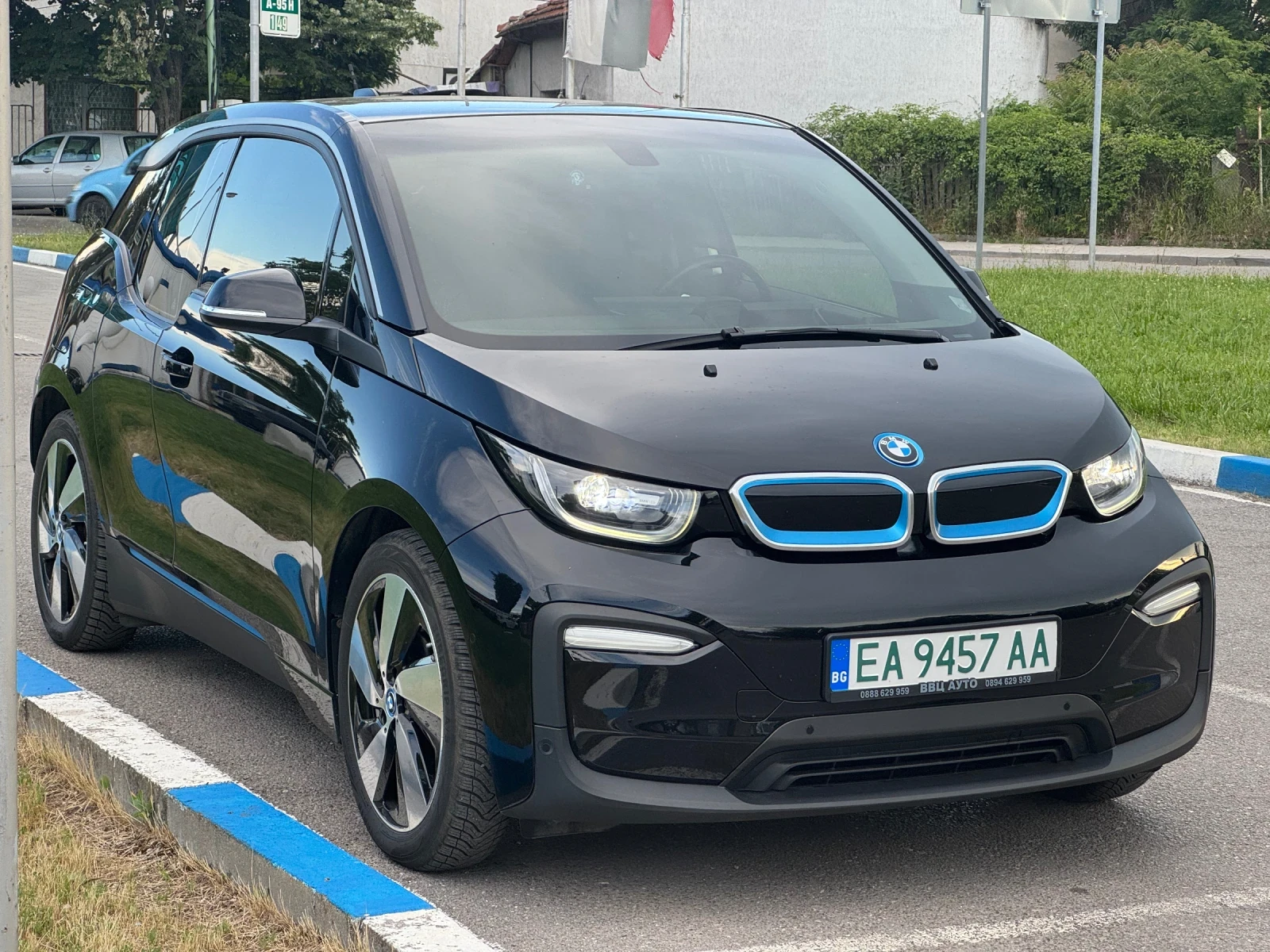 BMW i3 120Ah/Термопомпа/Голяма Навигация/Камера/Led/, снимка 2 - Автомобили и джипове - 44167480
