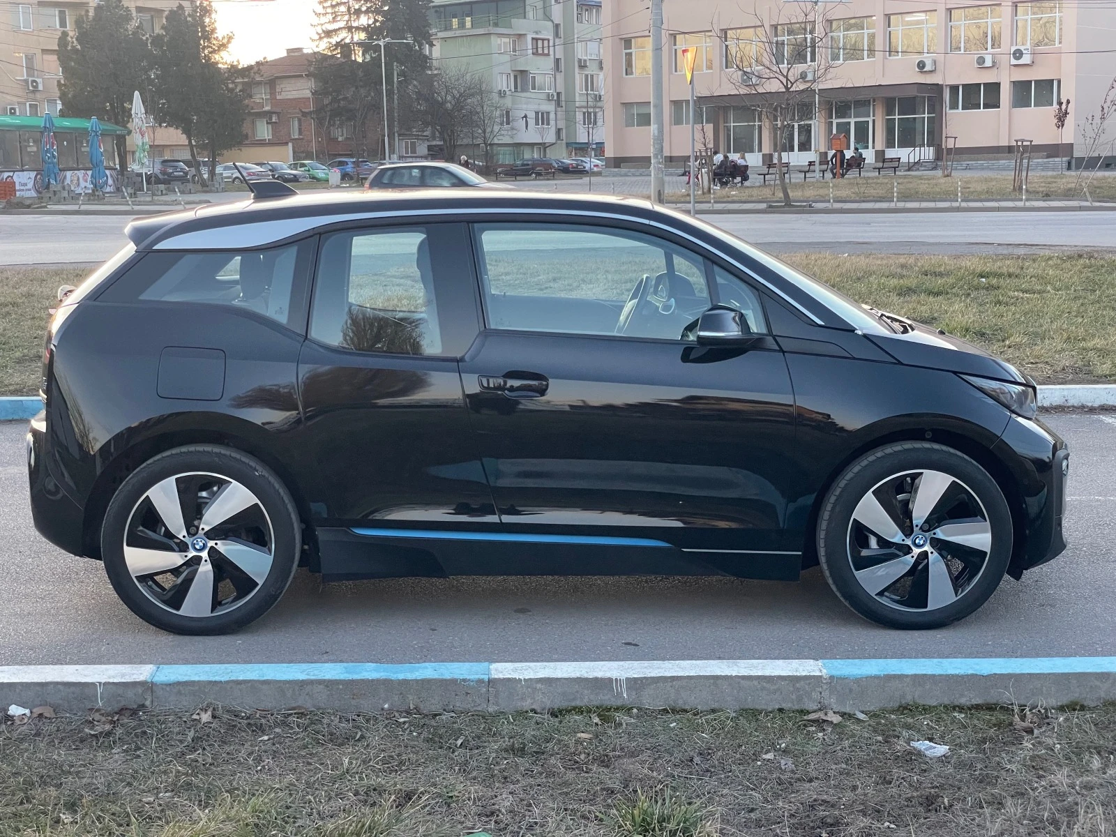 BMW i3 120Ah/Термопомпа/Голяма Навигация/Камера/Led/ - изображение 4