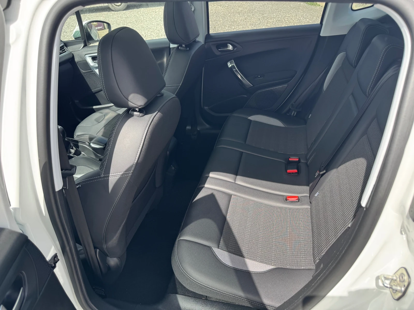 Peugeot 2008 1.6HDI ALLURE - изображение 8